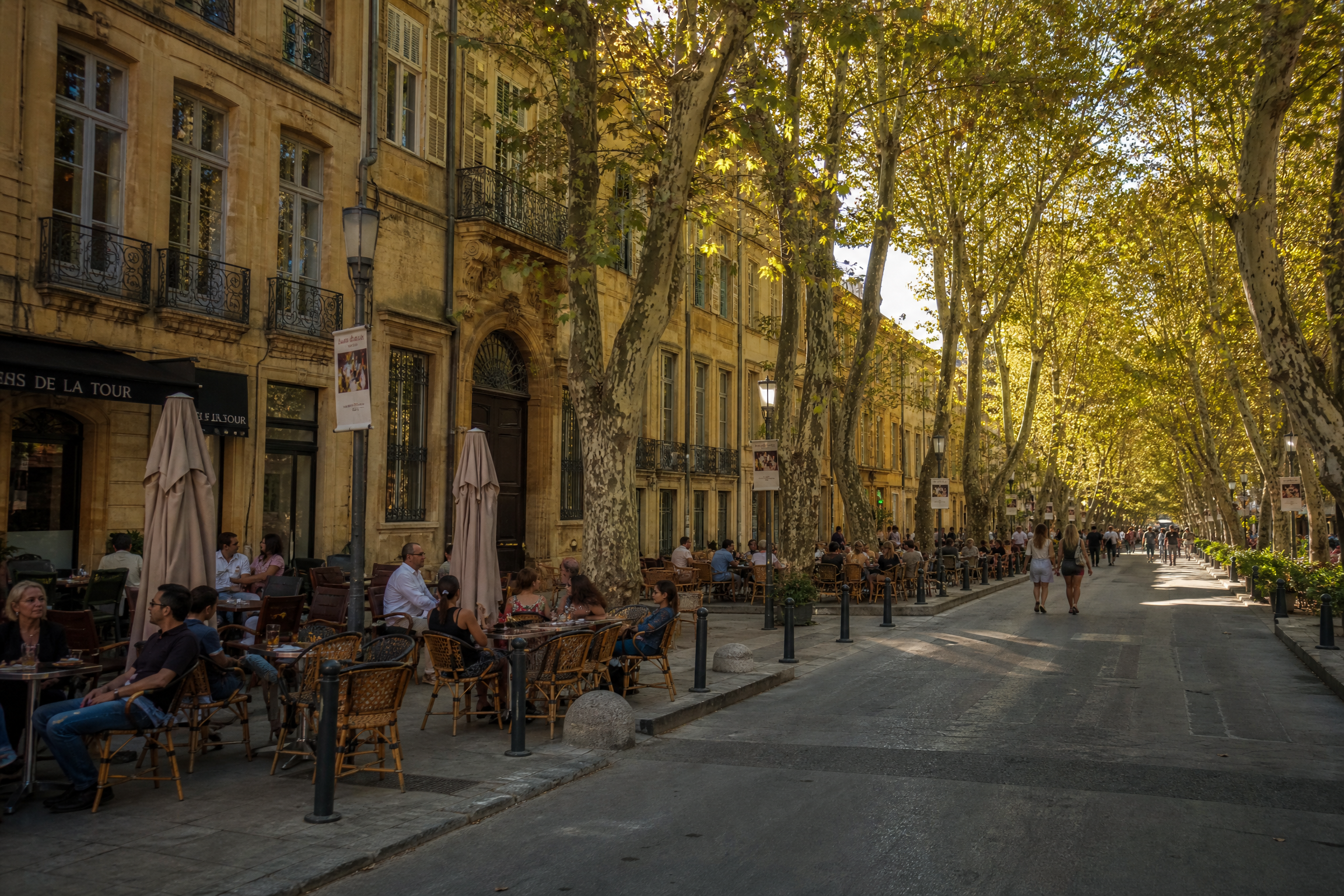 Cours Mirabeau à Aix-en-Provence pour une rencontre senior