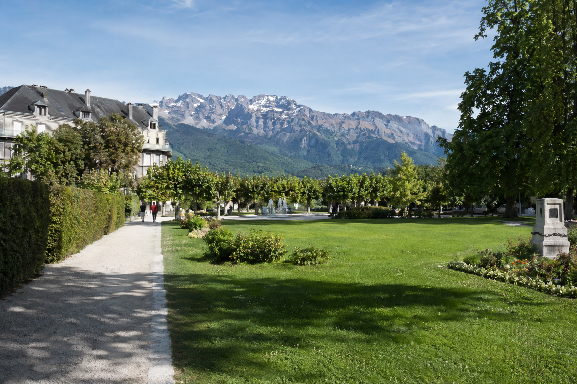 Parc de Chambéry avec vue sur les Alpes pour une rencontre senior