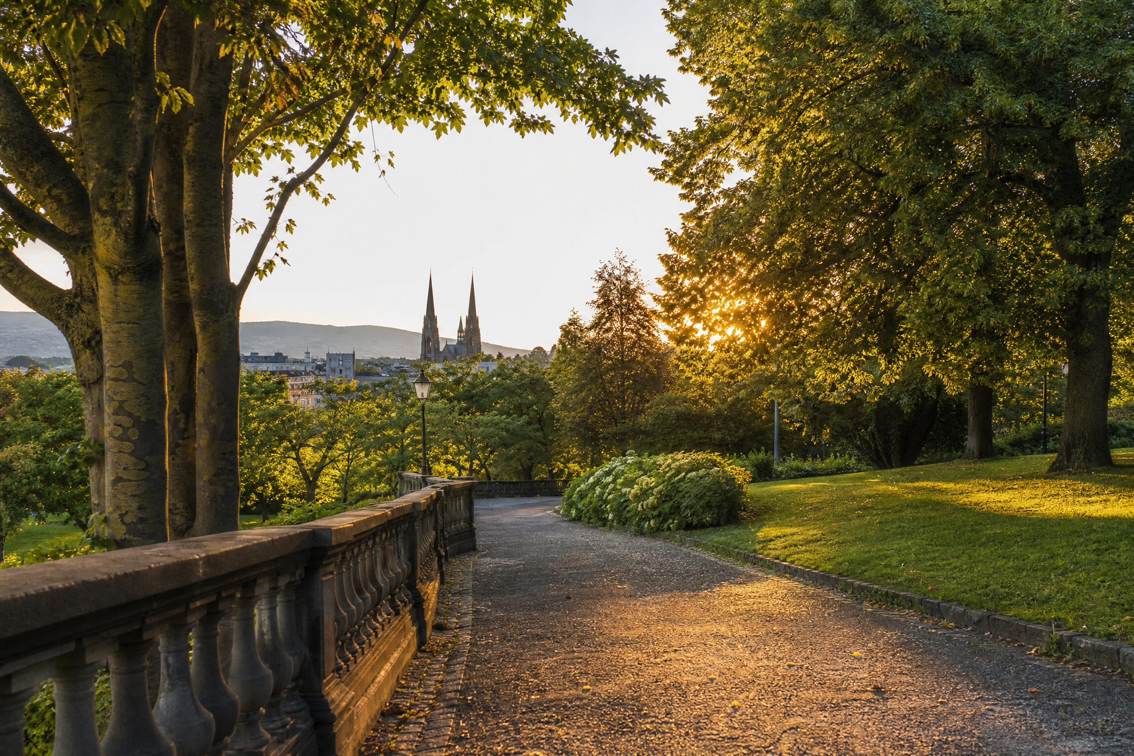 Puy de Dôme et Clermont-Ferrand, lieu de promenade pour une rencontre senior