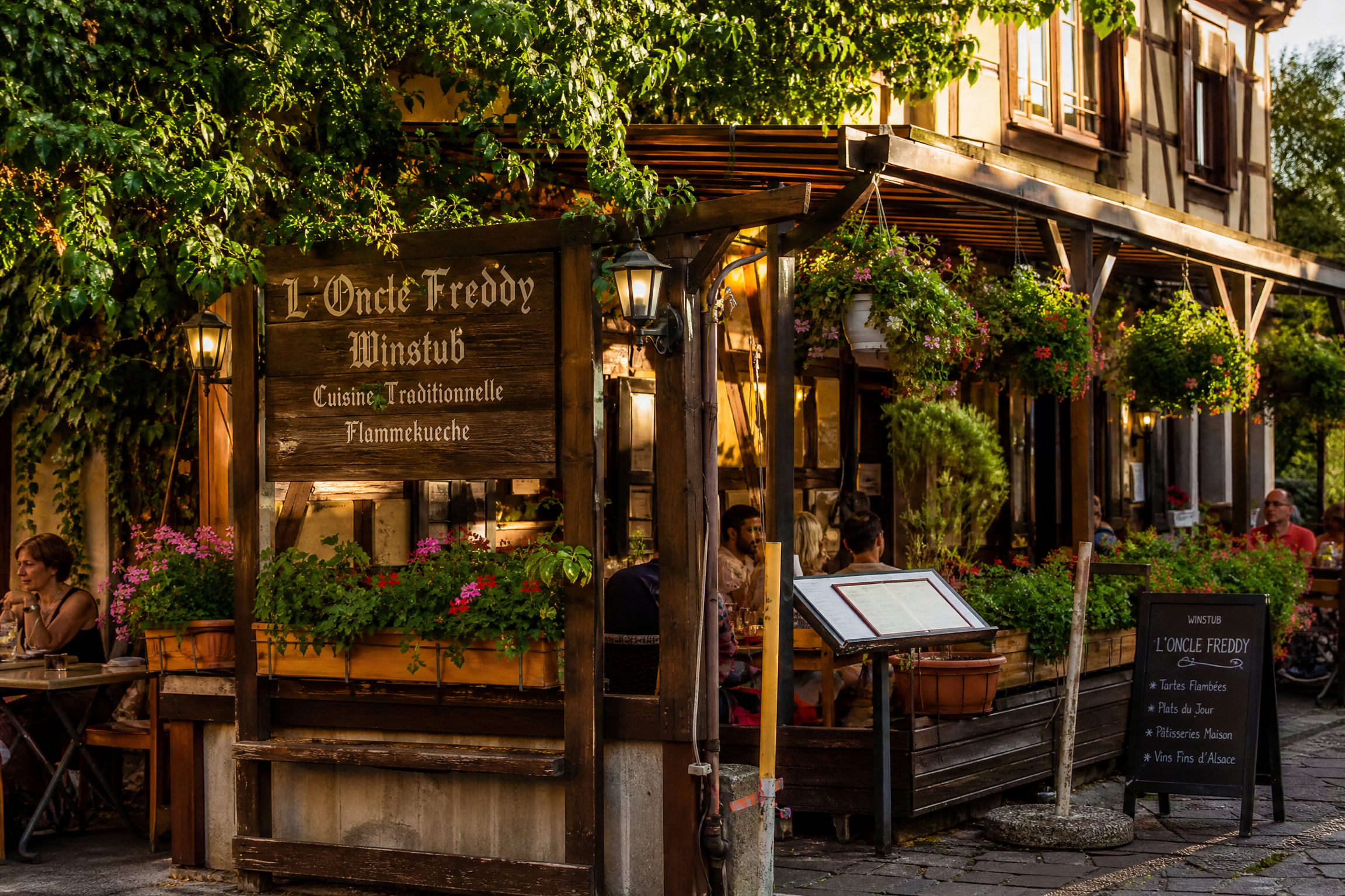 Terrasse de café à Illkirch-Graffenstaden pour une rencontre senior