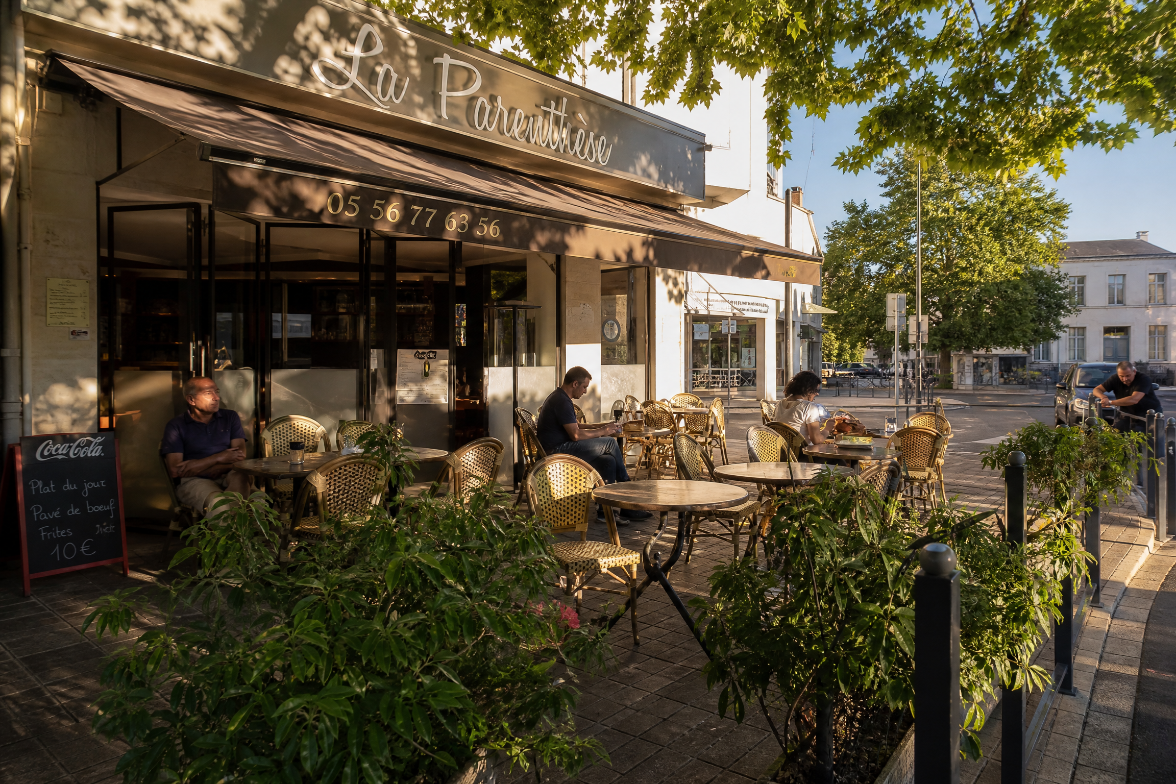 Terrasse de café à Lormont pour une rencontre senior