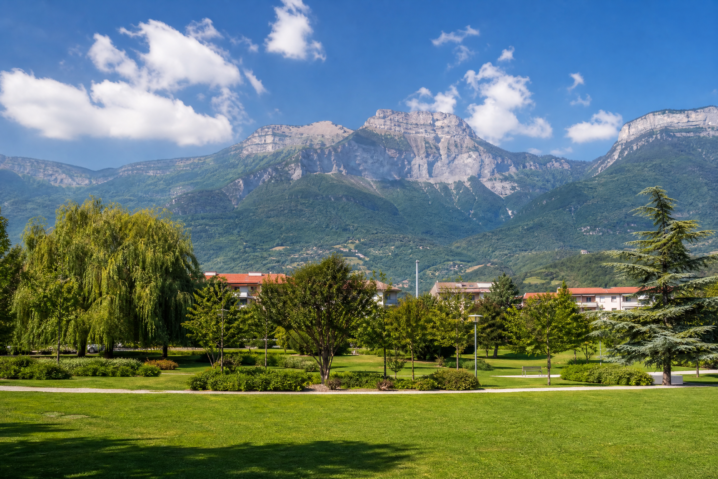 Parc de Meylan avec vue sur la Chartreuse pour une rencontre senior