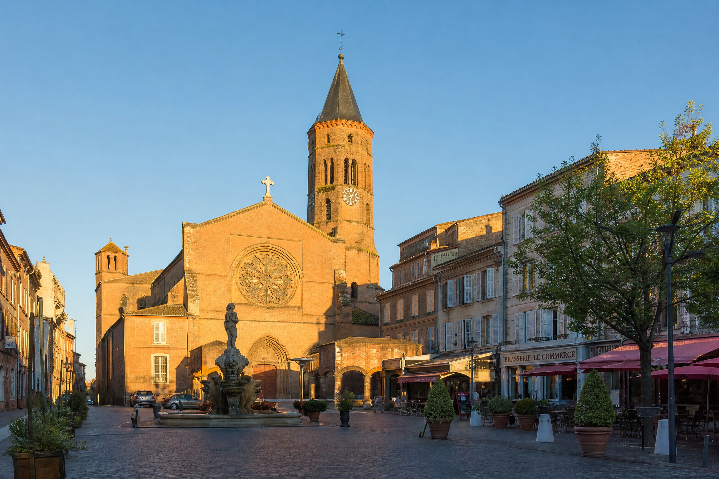 Centre historique de Muret pour une rencontre senior